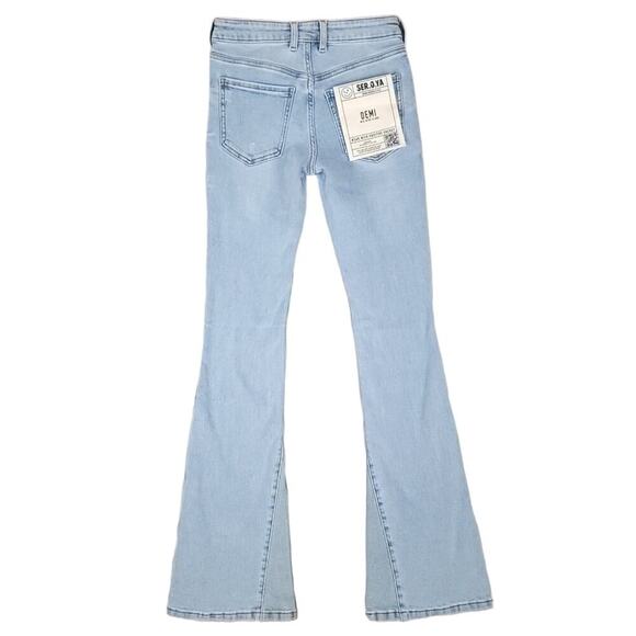 Ser.o.ya Demi Mid Rise Flare Jean in Coastline Light Wash Two Tone Denim - Picture 7 of 14
